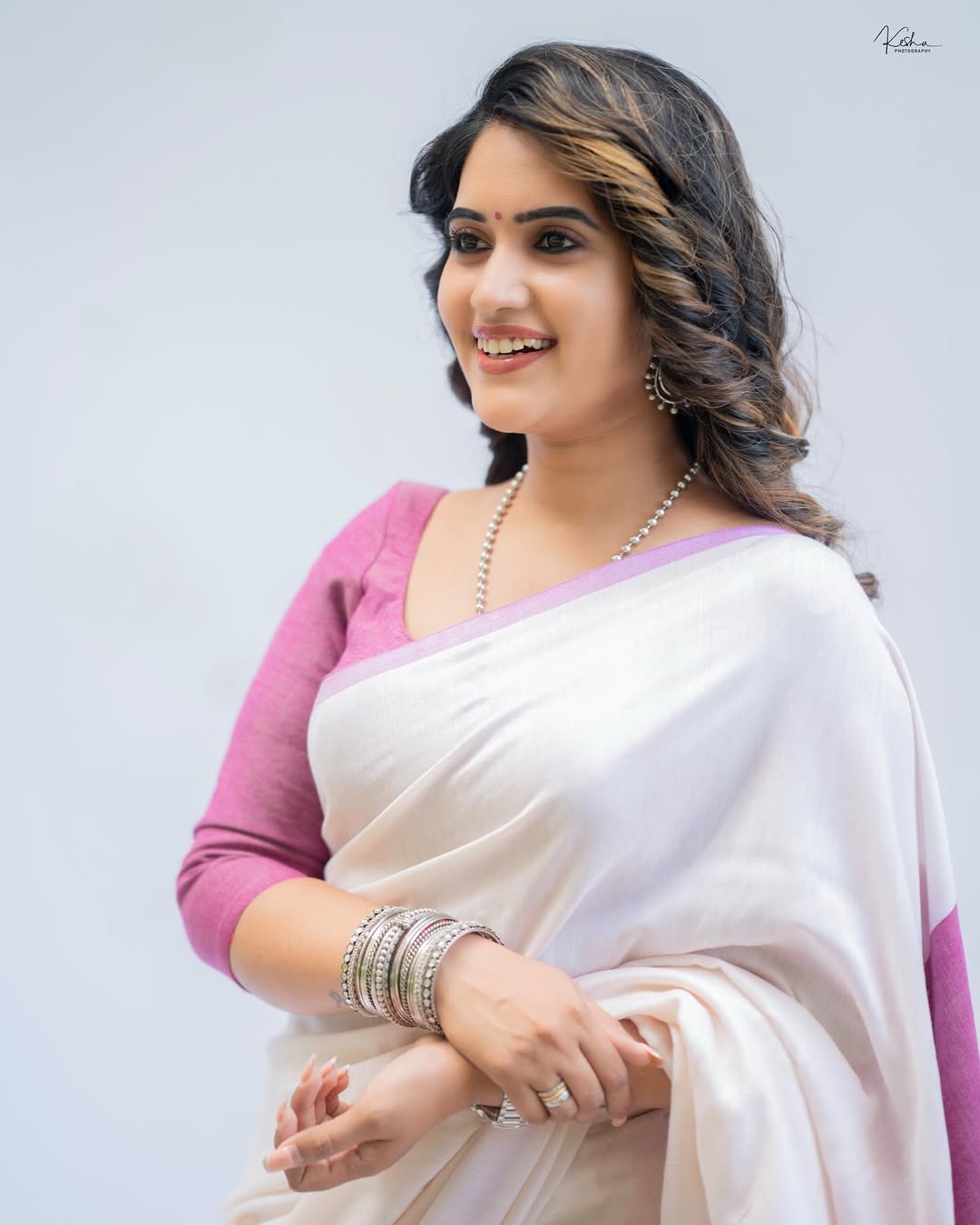 Anchor sravanthi chokarapu (10)