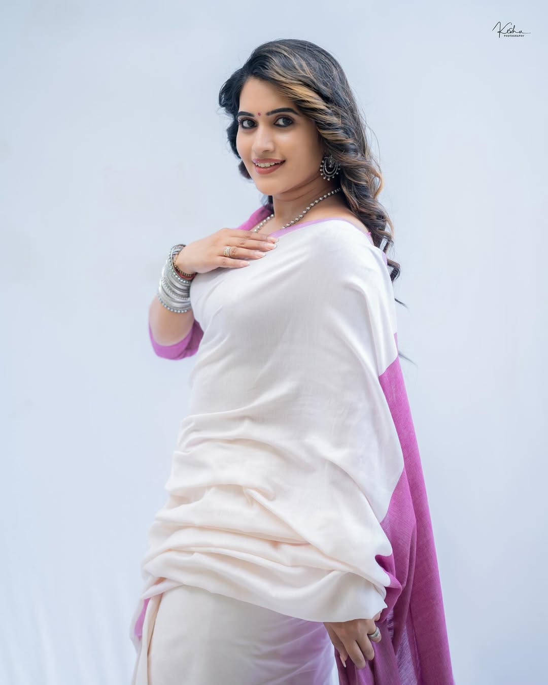 Anchor sravanthi chokarapu (11)