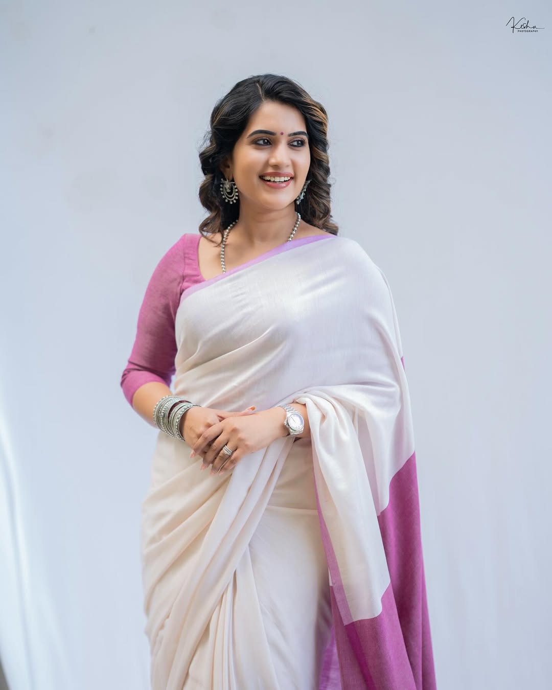 Anchor sravanthi chokarapu (12)