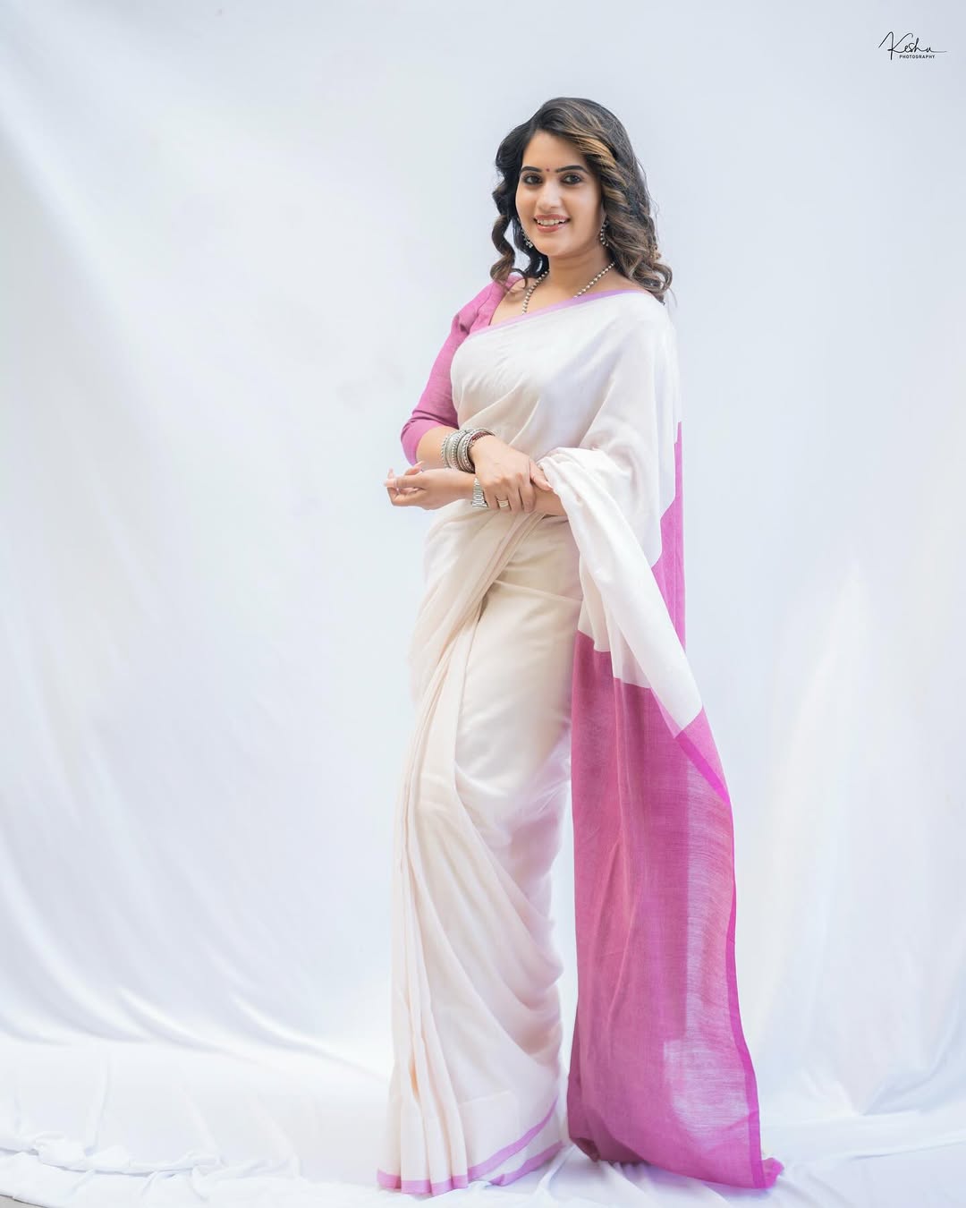 Anchor sravanthi chokarapu (2)