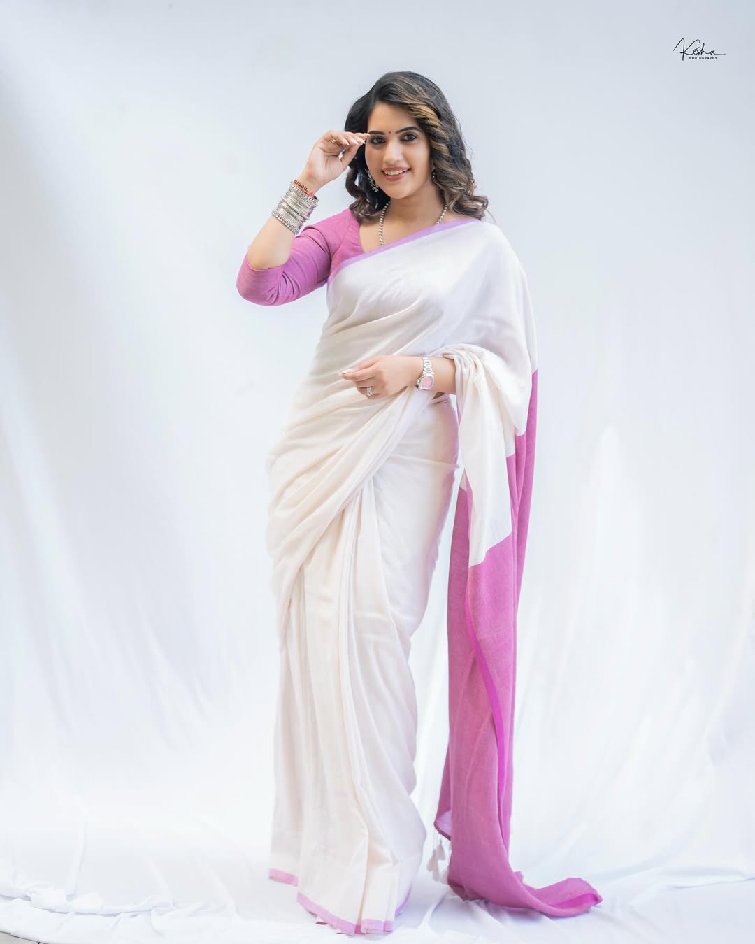 Anchor sravanthi chokarapu (5)