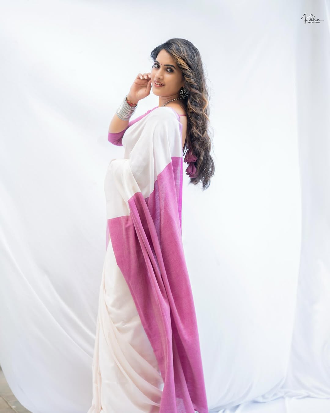 Anchor sravanthi chokarapu (7)