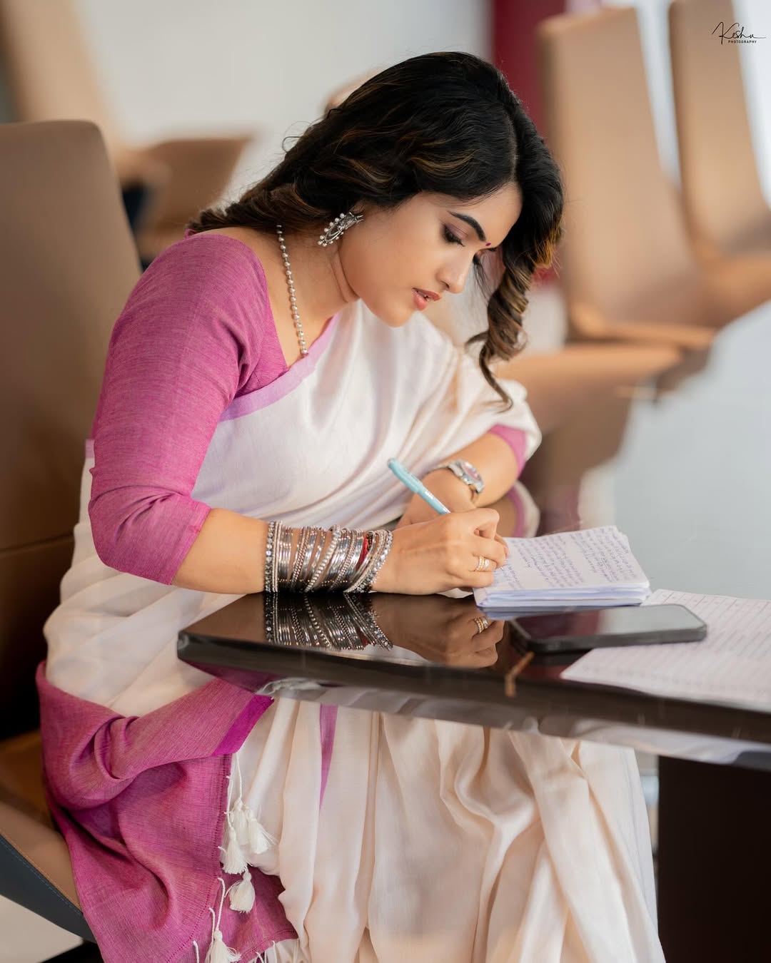 Anchor sravanthi chokarapu (8)