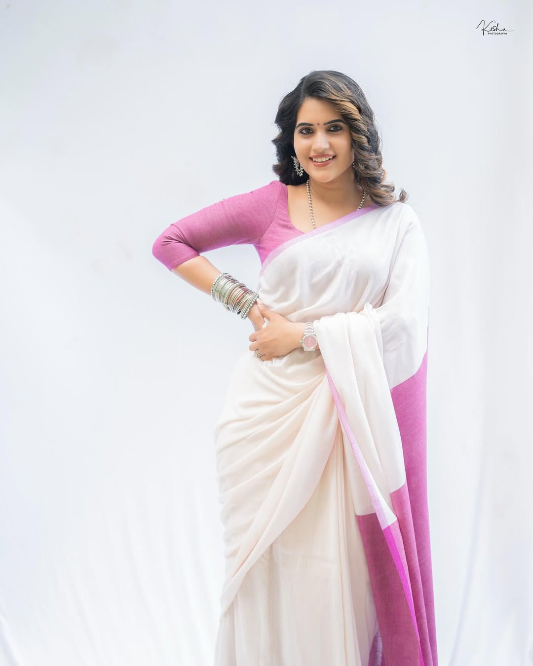 Anchor sravanthi chokarapu (9)