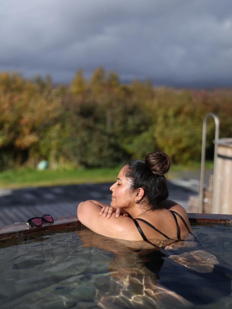 anasuya bharadwaj in bathtub(11)