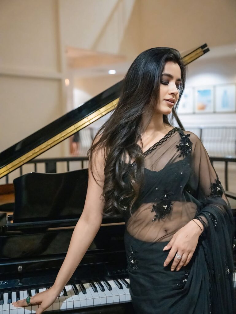 Actress Shivani nagaram (2)