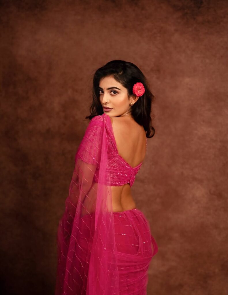 ananya pink saree pics viral