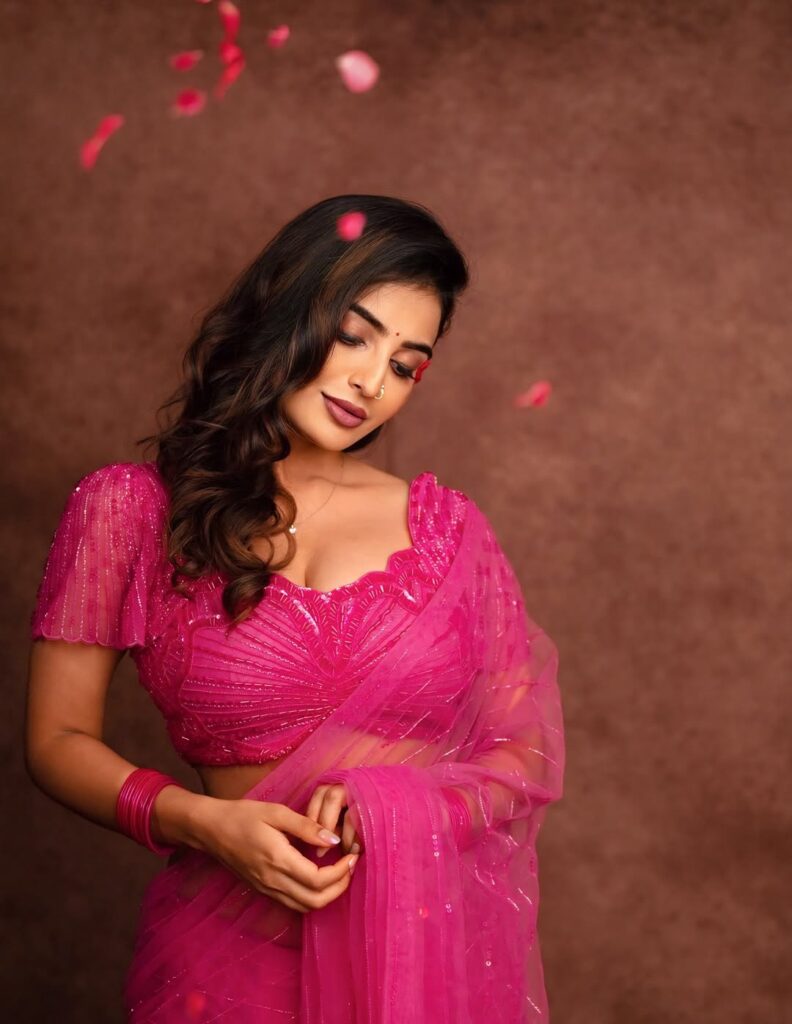 ananya pink saree pics viral